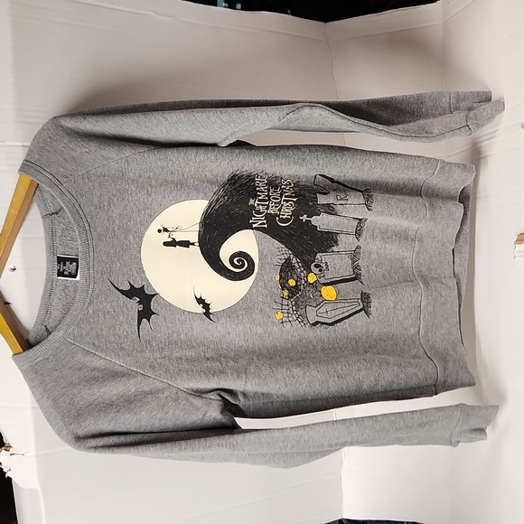 EUC Disney Tim Burton's Nightmare before Christmas Womens sz XL Sweatshirt - Picture 1 of 5